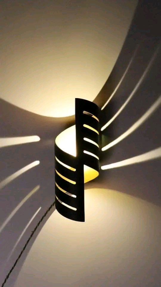 UNIQUE WALL LAMP